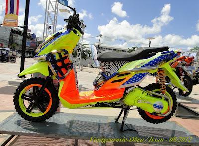 Thaïlande : Yamaha et les petits loulous [HD]