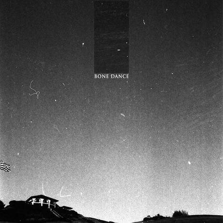 Premier album pour Bone Dance.