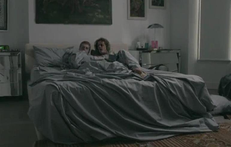 Une caméra dans le lit des parents ?