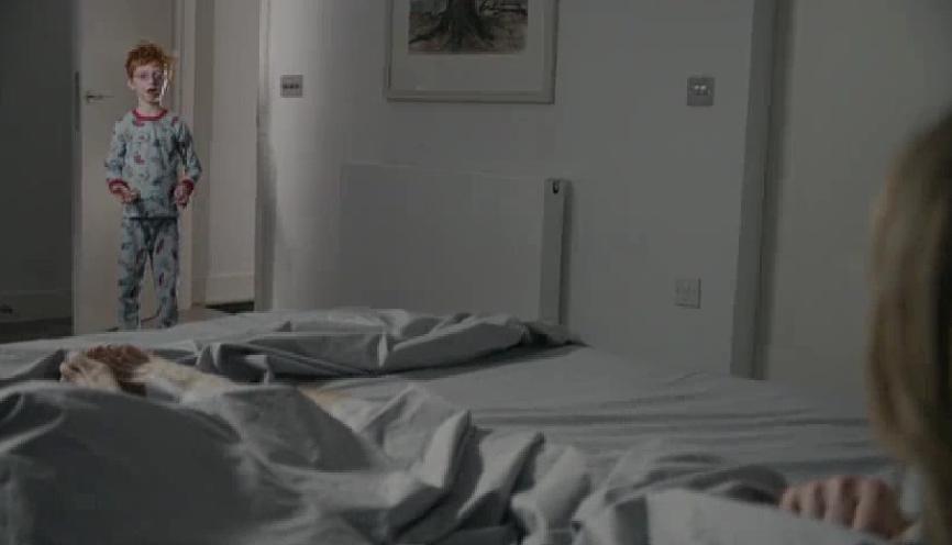 Une caméra dans le lit des parents ?