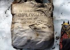 La valise diplomatique indienne retrouvée sur le glacier des Bossons, 46 ans après le crash d'un avion d'Air India, sur le Mont-Blanc