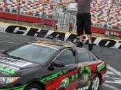 Nascar Photos insolites: Clint Bowyer futur funambule, comme Nick Wallenda?