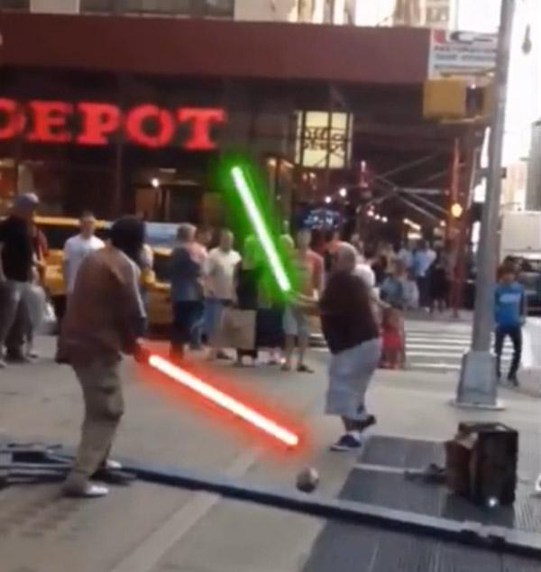 Une altercation sur Time Square devient un affrontement Jedi