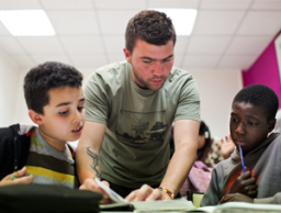 Les emplois d’avenir : encore un pas du gouvernement pour l’autonomie des jeunes