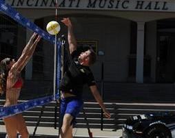 nascar austin dillon ty dillon beach volleyball 1 254x200 Les frères Dillon et Brian Scott dans une exhibition de Volley Ball