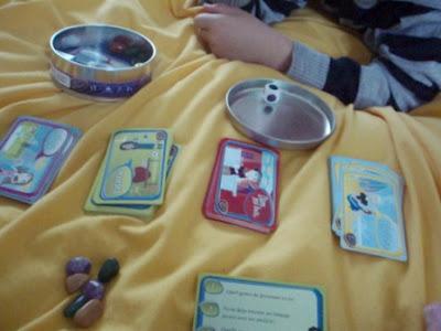 Il vient de rentrer à l'école... plus question de jouer! Mais si bien-sûr!