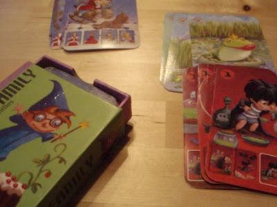 Il vient de rentrer à l'école... plus question de jouer! Mais si bien-sûr!