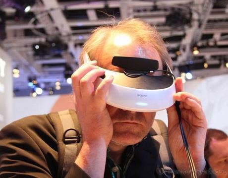 IFA 2012 : Sony présente la seconde version de son visiocasque multimédia 3D, le HMZ-T2
