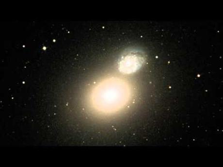 Le duo de galaxies Arp 116 photographié par Hubble Image de prévisualisation YouTube