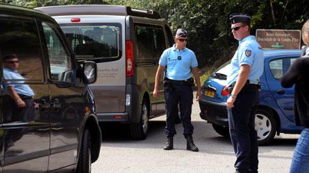 Famille massacrée en France Cachée huit heures sous le cadavre de sa mère
