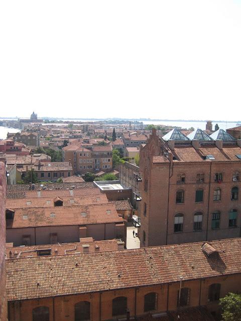 En prenant de la hauteur