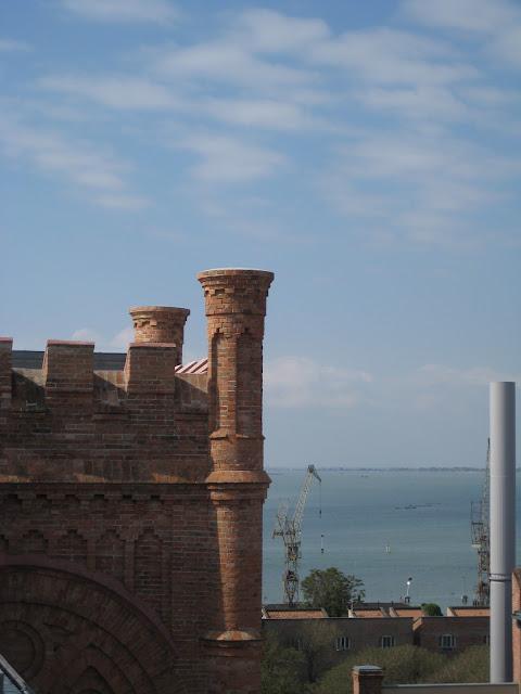 En prenant de la hauteur