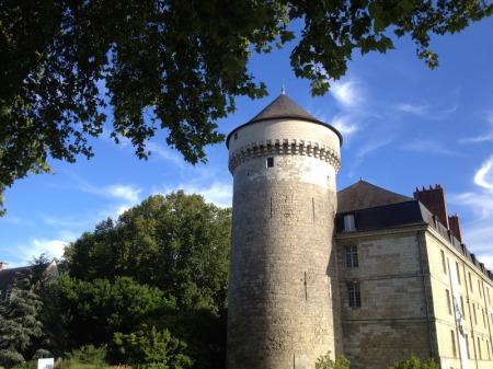 Chateau de Tours  exposition” Les nommé du prix Marcel DUCHAMP 2012 ” Valerie FAVRE Daniel DEWAR Grégory GICQUEL Bertrand LAMARCHE Franck SCURTI