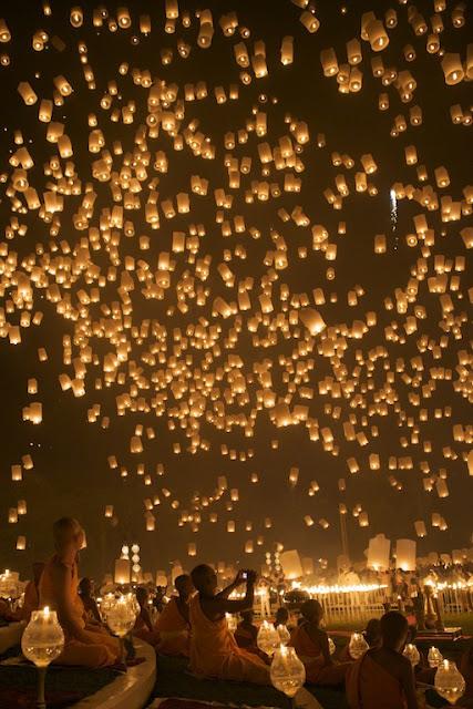 Yi Peng, la nuit des lanternes en Thaïlande par Yang Tee Lun - Photo