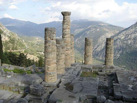 Delphi-temple-to-appolo1
