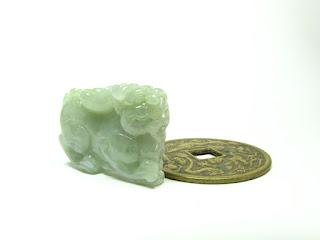 Pi Xiu en jade avec lingot sur le dos