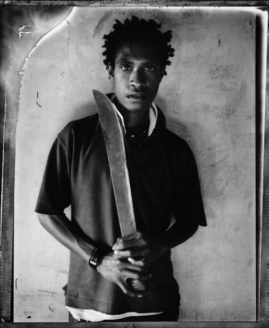 Raskols: Les gangs de la Papouasie-Nouvelle-Guinée par Stephen Dupont - Photo