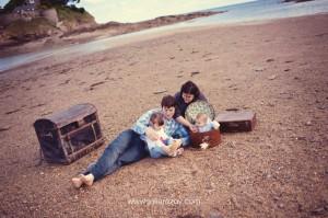 Calixte et Aliette : séance photos d’enfants sur la plage, Bretagne