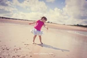 Calixte et Aliette : séance photos d’enfants sur la plage, Bretagne