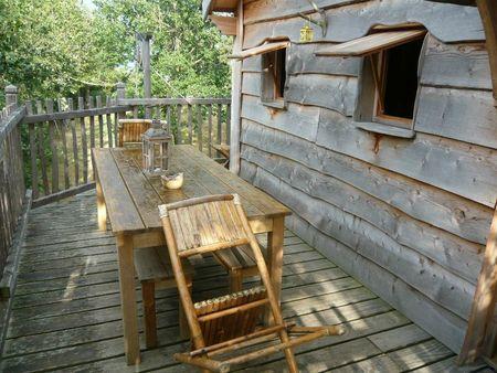 Petit parcours acrobatique cabane perchee Loire cabane dans les arbres terrasse