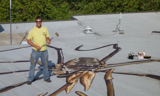 Des araignées géantes sur les toits de Seattle par Marlin Peterson - Street Art
