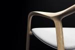 Chaise en bois by Simon Reynaud
