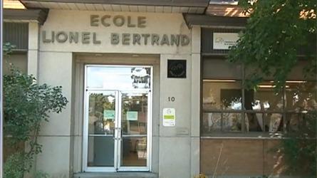 En route pour l’école Oublié dans un autobus, on ne le trouve qu’une heure plus tard