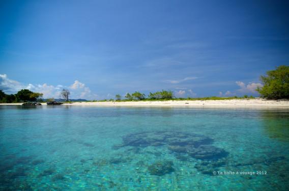 Plage de Tanjung Keramat (îles Togian, Sulawesi Centre, Indonésie)