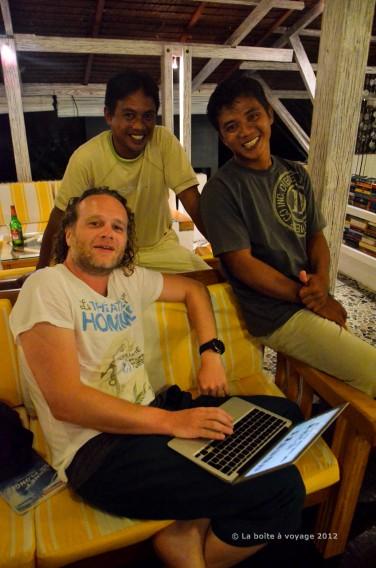 Avec nos divemasters Teddy et Ronald (Waleabahi, îles Togian, Sulawesi Centre, Indonésie)