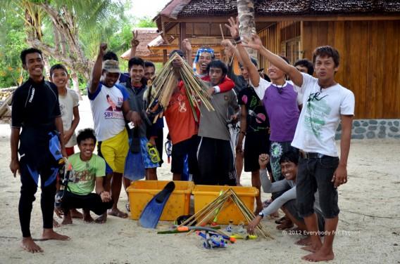 L'équipe EVERTO prête pour la première tournée Bintang (Tomken, îles Togian, Sulawesi Centre, Indonésie)