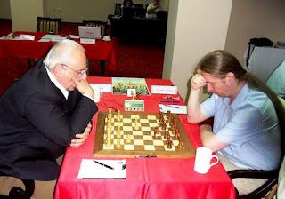 Échecs à Burgas - ronde 3 : Suat Atalik (2603 - Turquie) 0-1 Liviu-Dieter Nisipeanu (2648 - Roumanie) © site officiel
