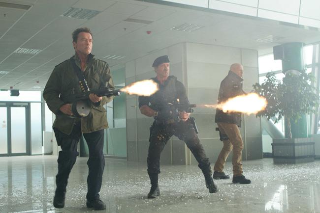 Arnold Schwarzenegger, Sylvester Stallone et Bruce Willis dans Expendables 2 : Unité Spéciale