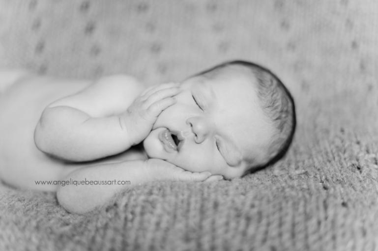 031 Séance naissance Mahélya   photographe bébé nord