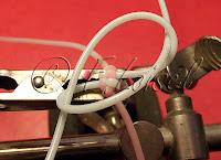 Scoubidou à 4 fils, Technique triangulé maille alternée