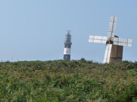 sous les galets, la mer