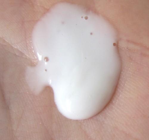 Biolessence : un lait démaquillant doux, doux, doux !