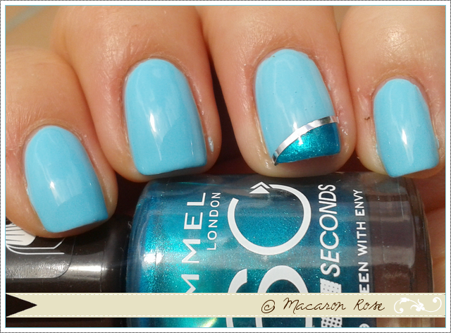 [Ongles] Bleu (ou vert ?) et accent nail avec stripping tape