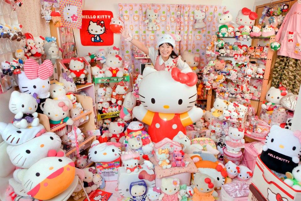 http://www.jaimehellokitty.com/images/Articles16/hellokittyjprecord.jpg