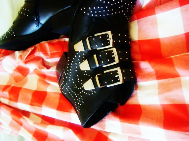 ♫♪ Suzanna ♪♫