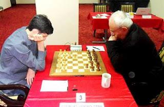 Échecs à Burgas - ronde 5 : Baadur Jobava (2734 - Géorgie) 1-0 Suat Atalik (2603 - Turquie) © site officiel