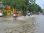 Saison des pluies = routes inondées
