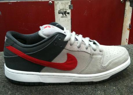 nike-sb-dunk-low-summer-13-0 Nike SB Dunk Low Grey Red Ete 2013