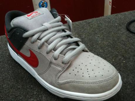 nike-sb-dunk-low-summer-13-1 Nike SB Dunk Low Grey Red Ete 2013