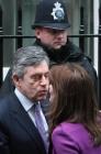 Gordon Brown embrasse Carla Bruni Sarkozy