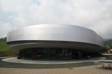 Le Ksevt, vaisseau spécial Le Ksevt, à l'architecture futuriste, s'inspire des dessins de Potocnik.