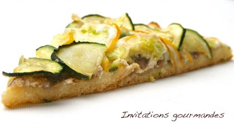 IMG_7179 PIZZA-TARTE AUX 2 COURGETTES, RICOTTA ET OIGNONS CONFITS