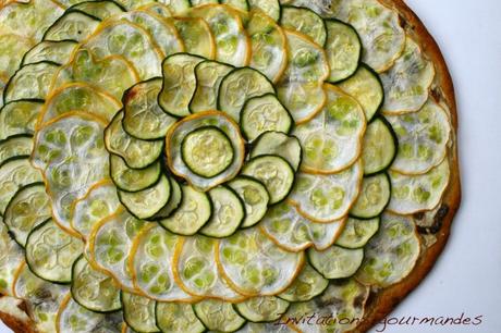 IMG_7172 PIZZA-TARTE AUX 2 COURGETTES, RICOTTA ET OIGNONS CONFITS