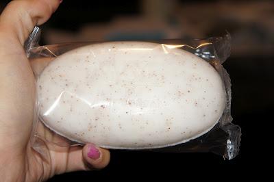 Avec 4 métros de retard, la JolieBox d'août...