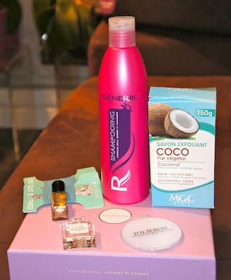 Avec 4 métros de retard, la JolieBox d'août...