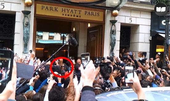 Lady Gaga crée une émeute à Paris devant son hôtel avant son Stade de France